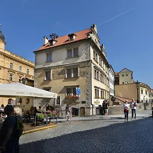 U 3 Pstrosu Prague
